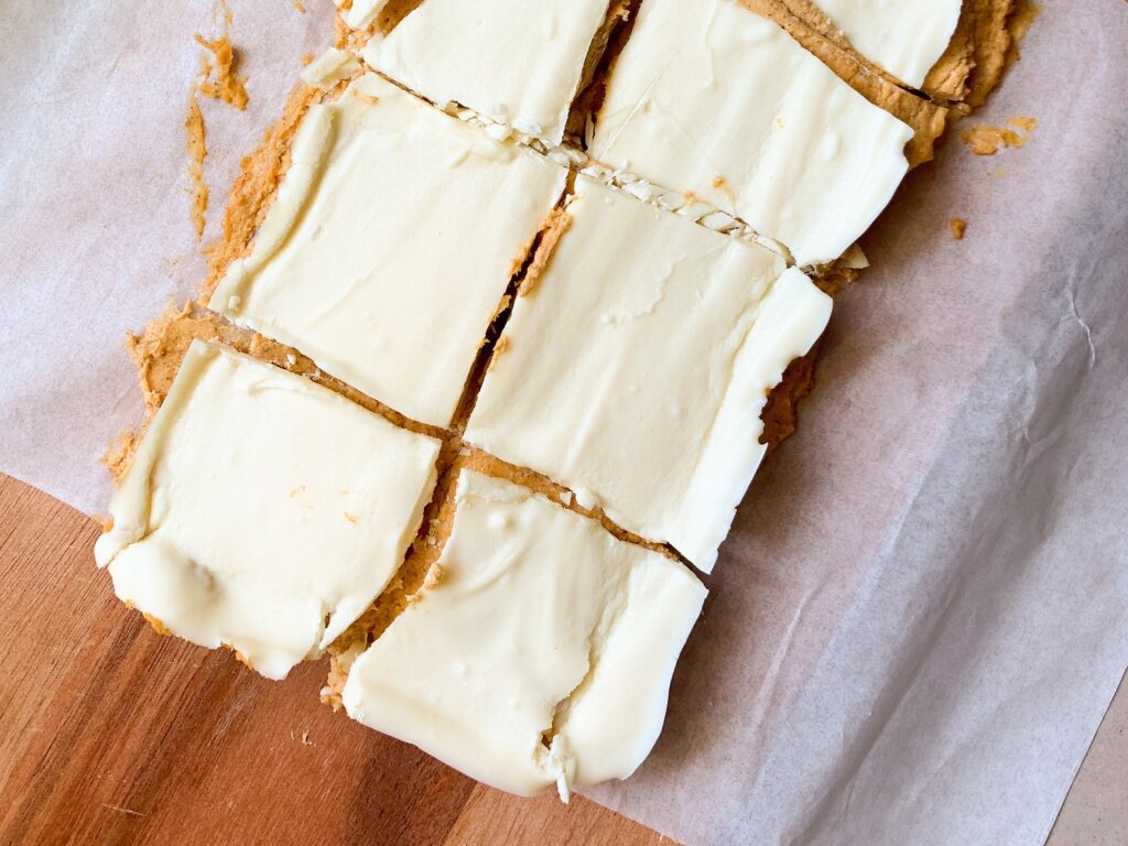 no bake cheesecake bites with white chocolate topping